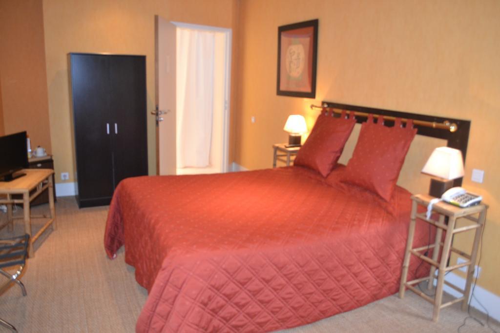 Hotel De France Libourne Room photo