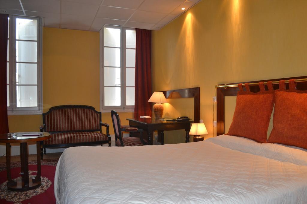 Hotel De France Libourne Room photo