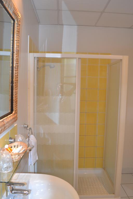 Hotel De France Libourne Room photo